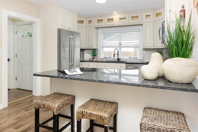 Building Photo - 701 38th Ave N