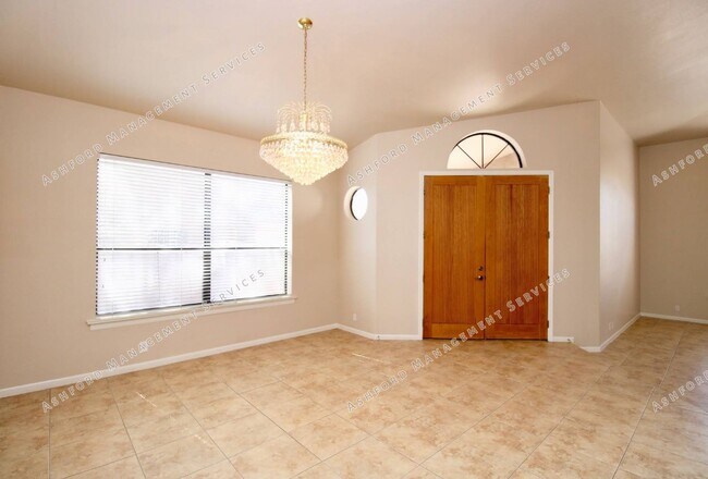 Building Photo - BEAUTIFUL 4 BEDROOM + LOFT ON CULDESAC WITH POOL/SPA