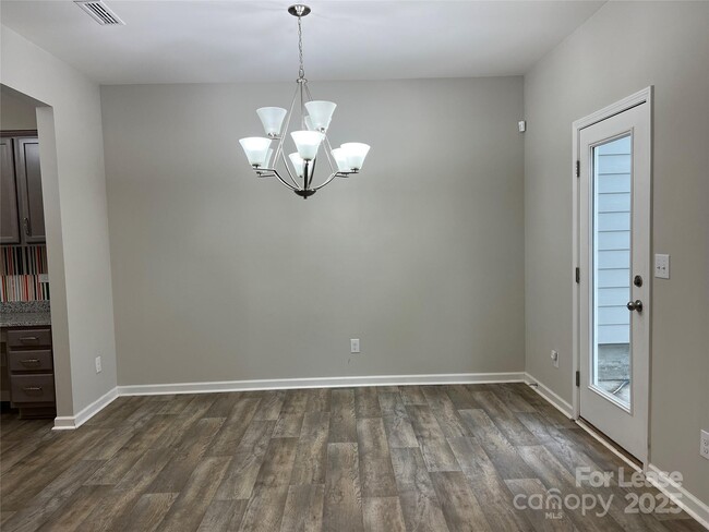 Building Photo - 8637 River Ridge Dr
