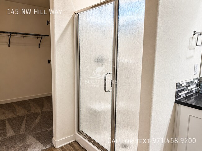 Building Photo - 145 NW Hill Way