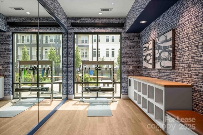 Building Photo - 9035 Lindholm Dr