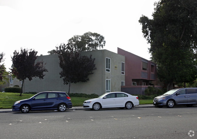 Building Photo - Crossroads Condominiums