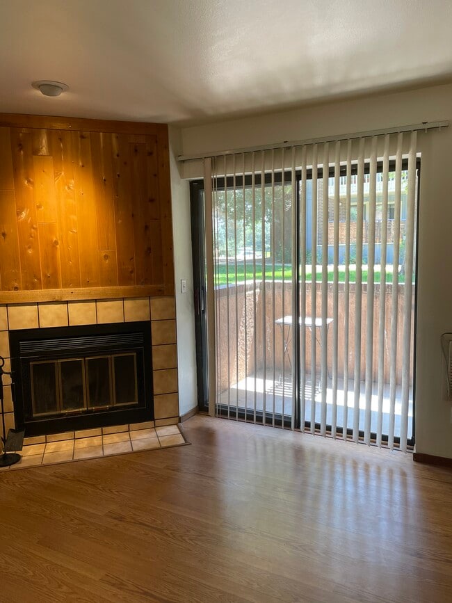 Building Photo - 2800 Kalmia Ave