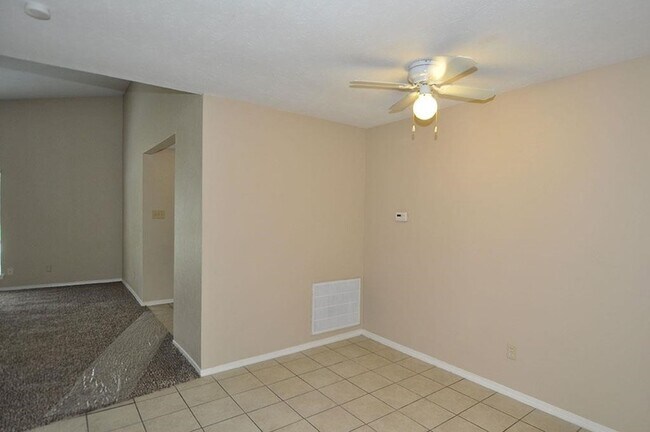 Building Photo - 28302 Doverbrook Dr