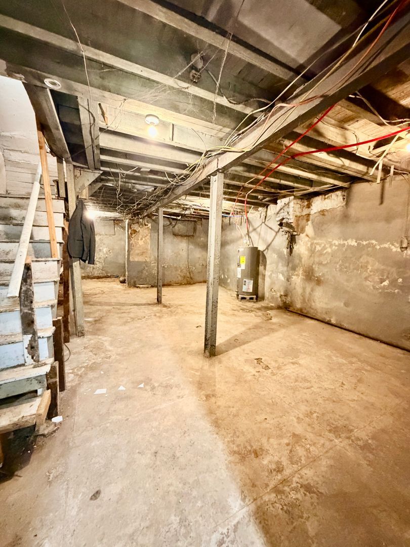 Building Photo - Rare 5-Bedroom Gem in Kingsessing