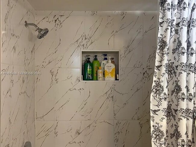 Building Photo - 9715 Fontainebleau Blvd