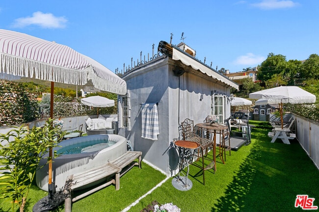 Building Photo - 2851 Seabreeze Dr