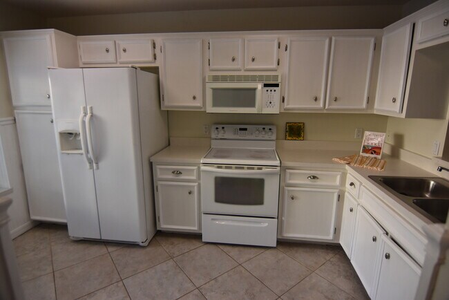 Building Photo - WINTER PARK: Sandlewood Creek Community
