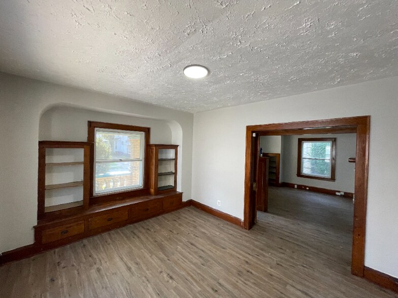 Building Photo - 480 E 120th St