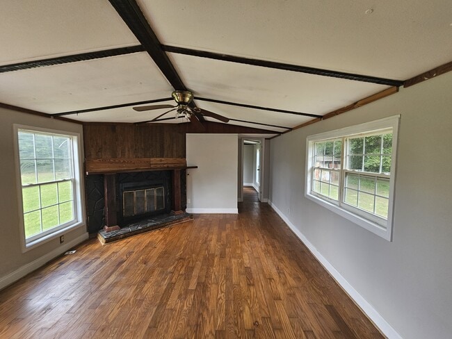 Building Photo - 539 Tindal Rd