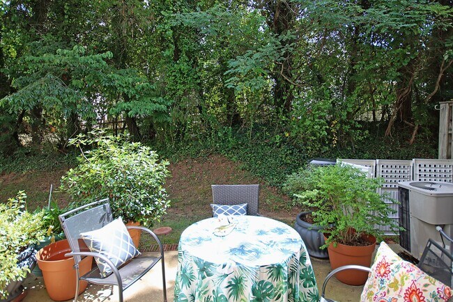 Building Photo - $500 Off 1st Month's Rent! Pet-Friendly End-Unit with Walkable Forest Lakes Lifestyle