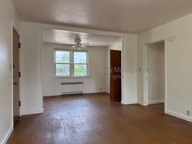 Building Photo - 517 12th Ave N