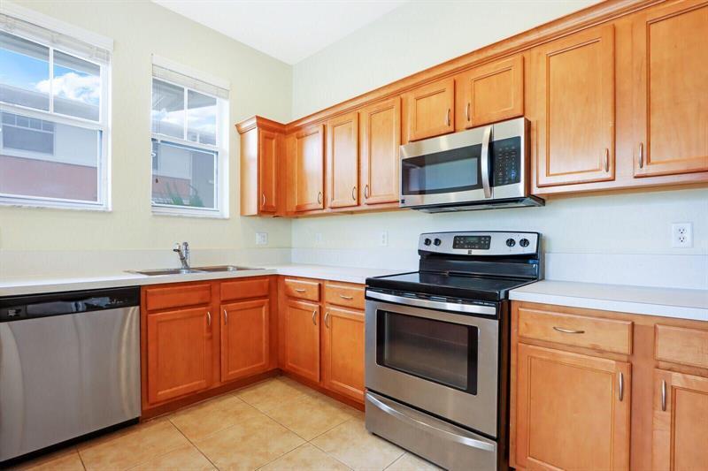 Building Photo - 880 Millbrae Ct