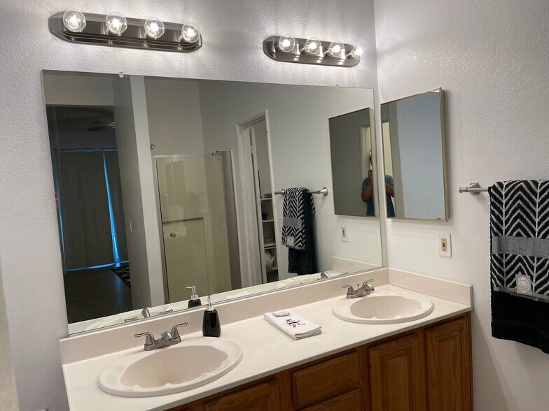 Building Photo - 43233 Sawgrass Ln