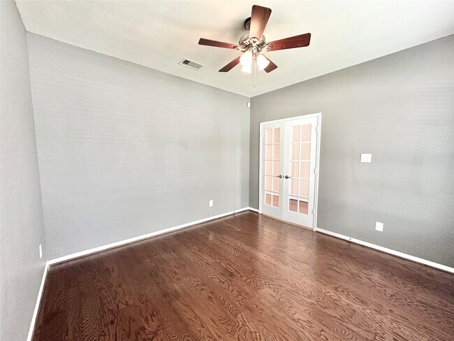 Building Photo - 25323 Lisburn Dr