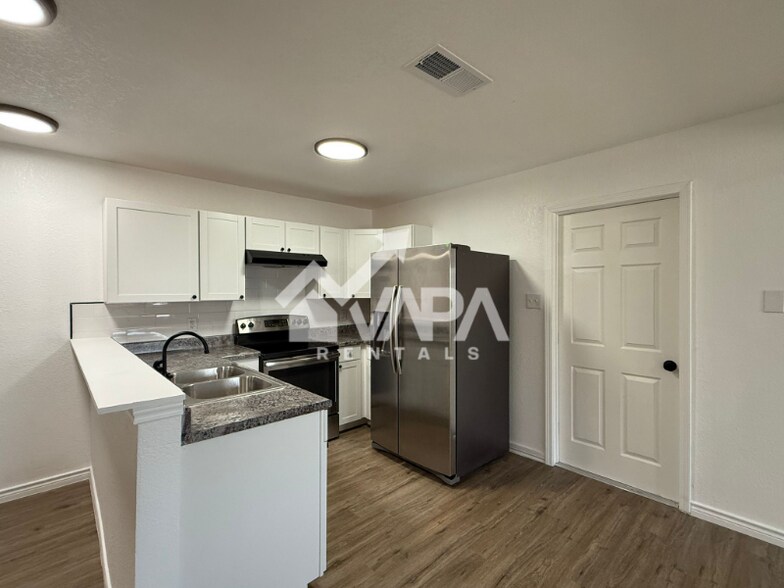 Building Photo - 551 Bertetti Dr