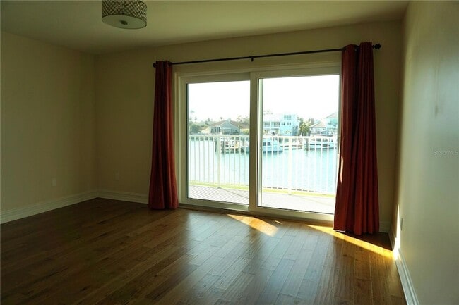 Building Photo - 340 Pinellas Bayway S