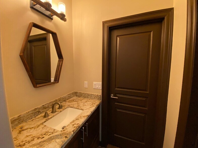 Building Photo - 13921 N 36th St