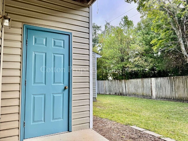Building Photo - Updated 2BR/2BA Condo in Midtown Wilmingto...