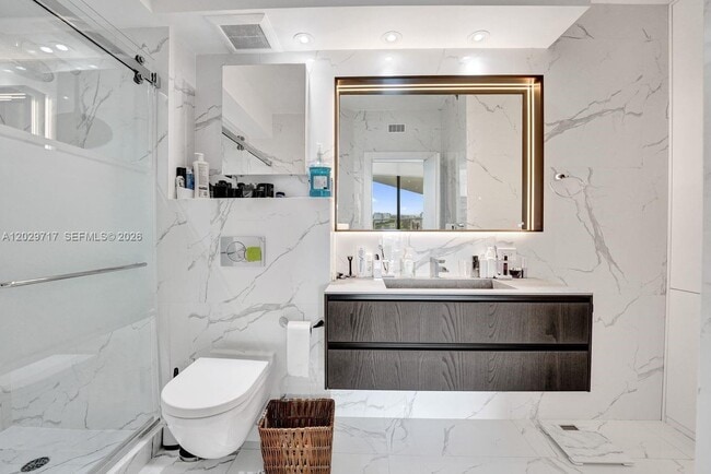 Building Photo - 20281 E Country Club Dr