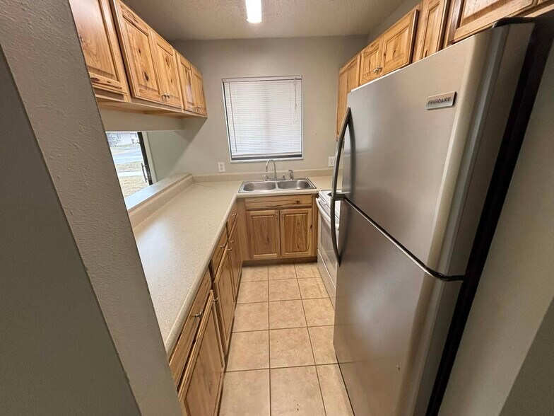 Building Photo - 3858 NW Huntsboro St