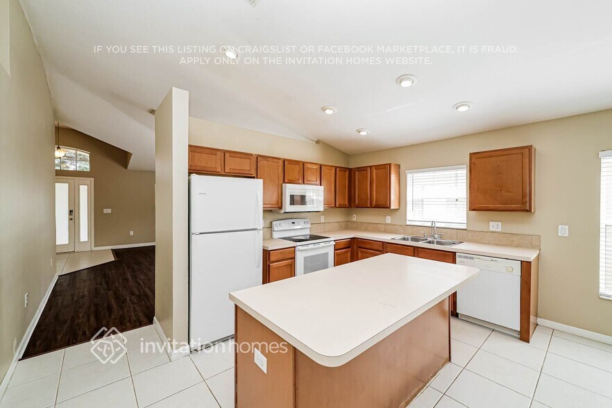 Building Photo - 8015 Alamosa Wood Ave