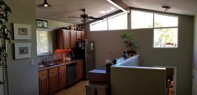 Building Photo - 2499 1/2 Pierce Street