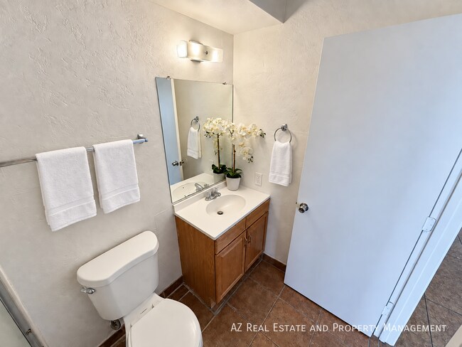 Building Photo - 4528 W Palm Ln