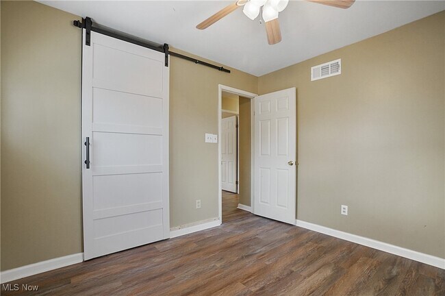 Building Photo - 7429 Sylvan Dr