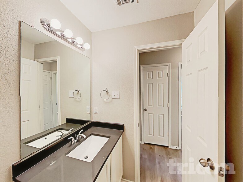 Building Photo - 105 Stone Haven Place Waxahachie TX
