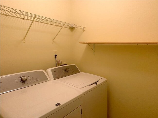 Building Photo - 2091 Executive Dr N