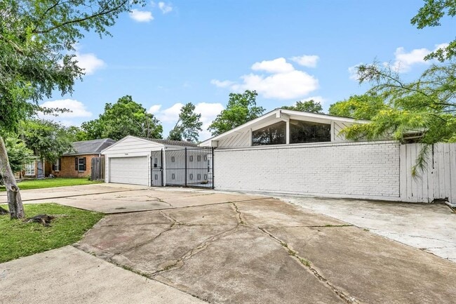 Building Photo - 7606 Richmond Ave.