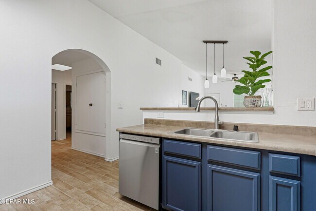 Building Photo - 11853 Auburn Sands Dr