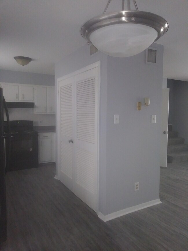 Building Photo - 540 Regal Heights Dr