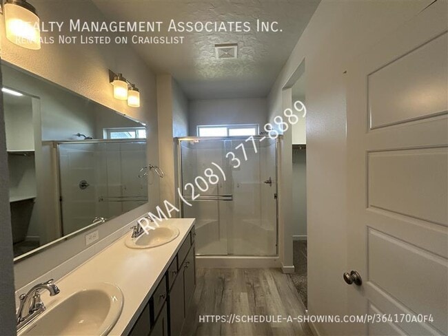 Building Photo - 6593 S Donaway Ave