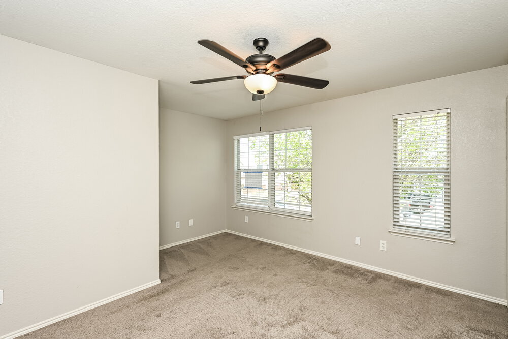 Building Photo - 1424 Pine Ln