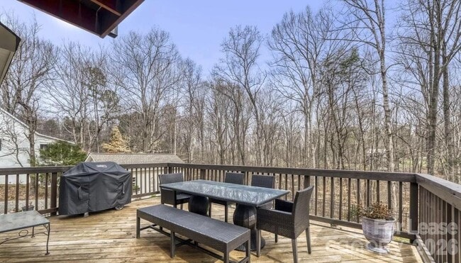 Building Photo - 120 Tall Oak Dr