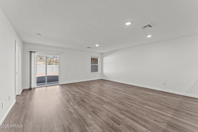 Building Photo - 716 Dylan Ct