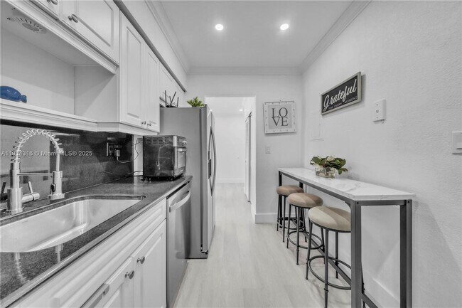 Building Photo - 2501 S Ocean Dr