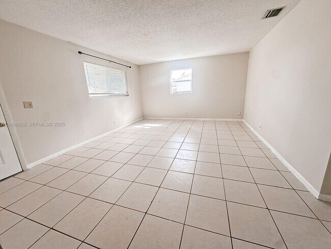 Building Photo - 3962 Park Ln