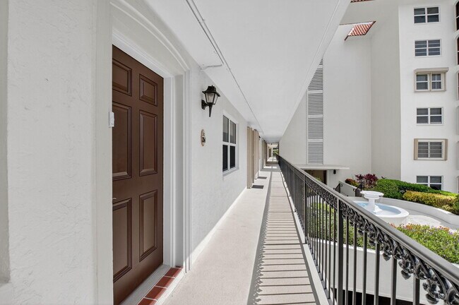 Building Photo - 2871 N Ocean Blvd