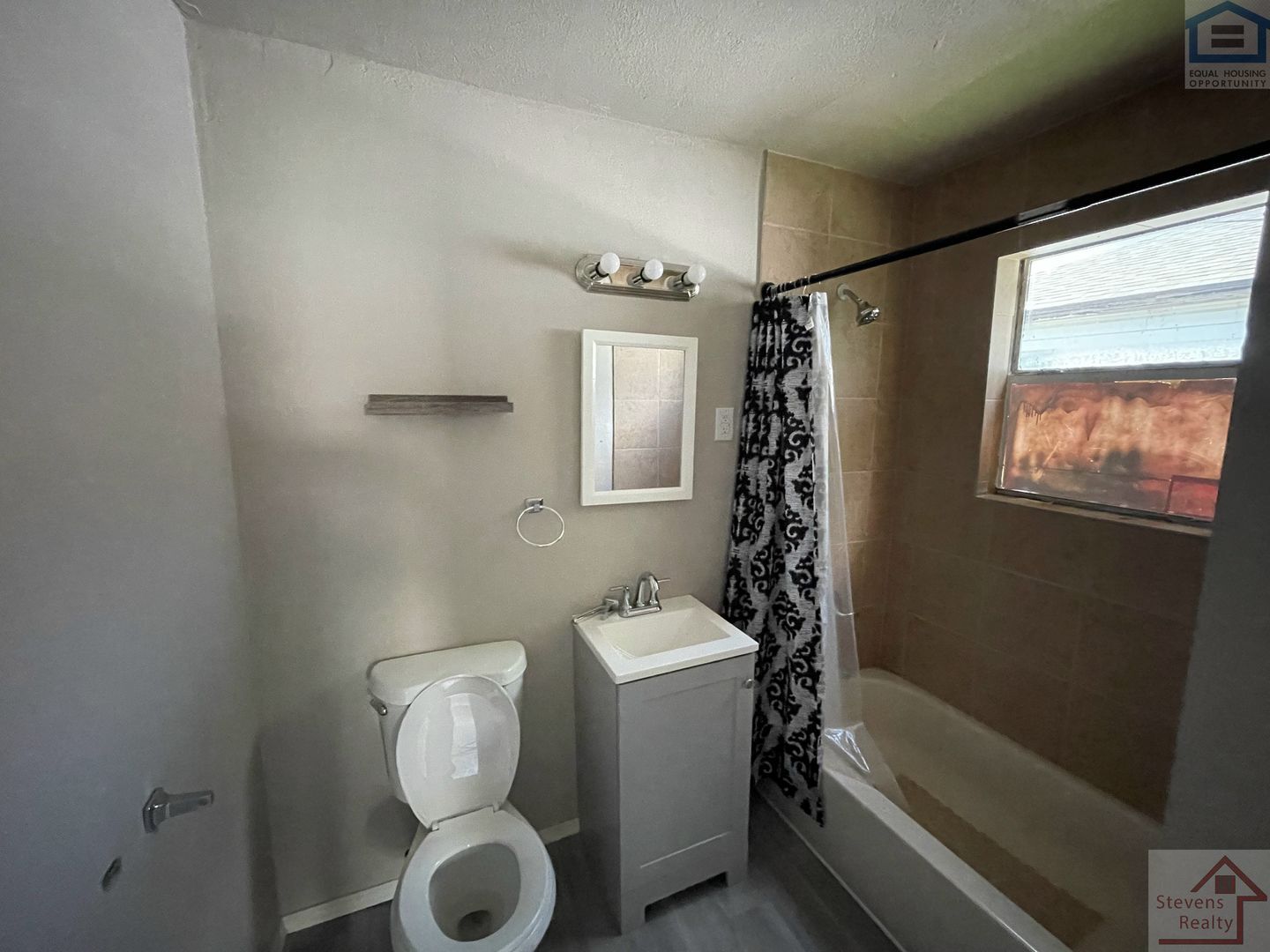 Building Photo - 1315 SW E Ave