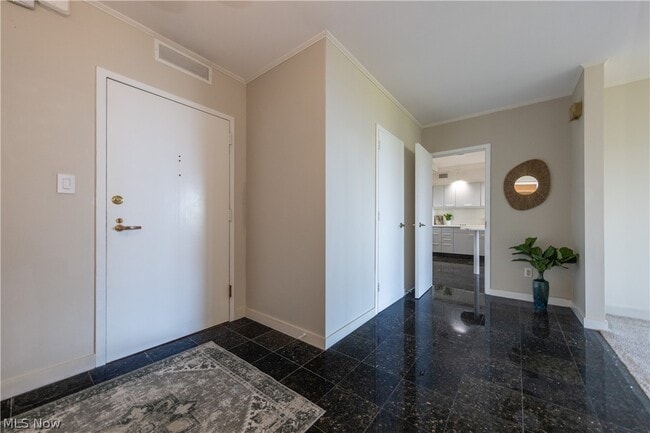 Building Photo - 1 Lakeshore Blvd