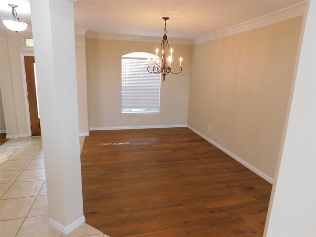 Building Photo - 5527 Baron Ridge Ln