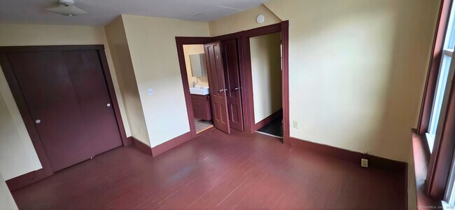 Building Photo - 186 Farren Ave