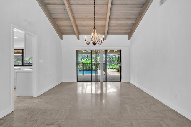 Building Photo - 6878 Entrada Pl