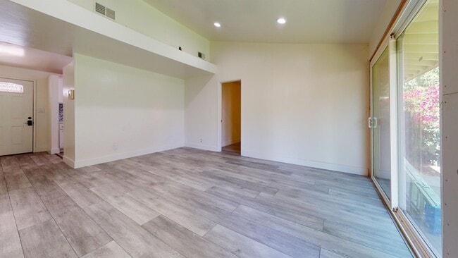 Building Photo - 5272 Manhasset Dr