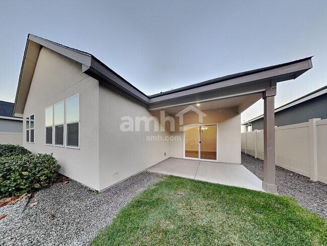 Building Photo - 3465 S Bartlett Ave