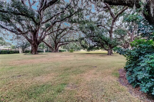 Building Photo - 1138 Hillhurst Dr