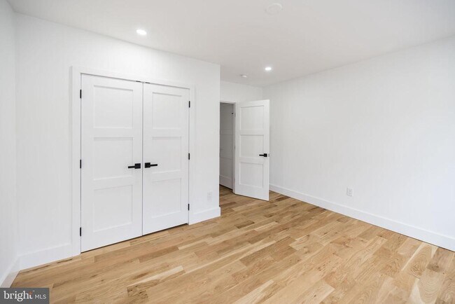 Building Photo - 2009 E Cumberland St